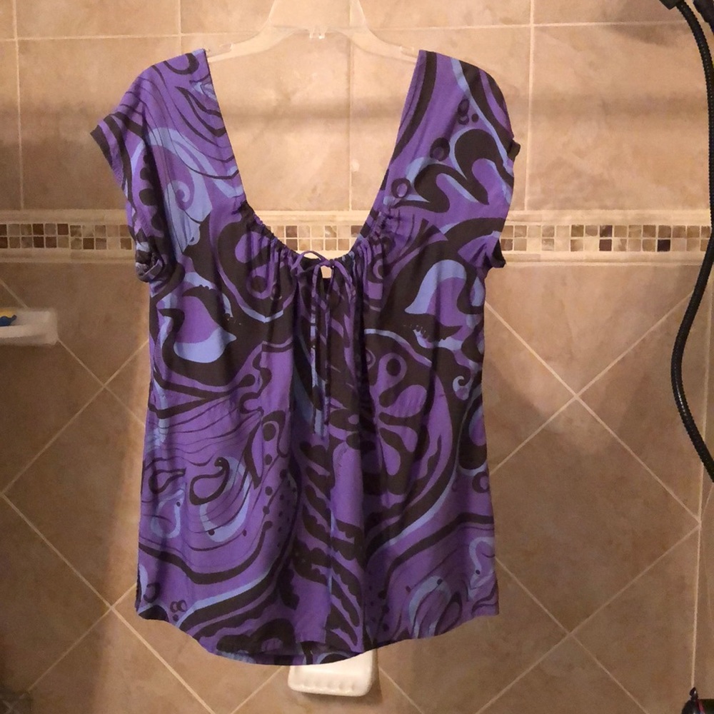 Manuhealii Top. Size Large.